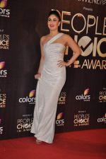 Kareena Kapoor at People_s Choice Awards in Mumbai on 27th Oct 2012 (171).JPG
